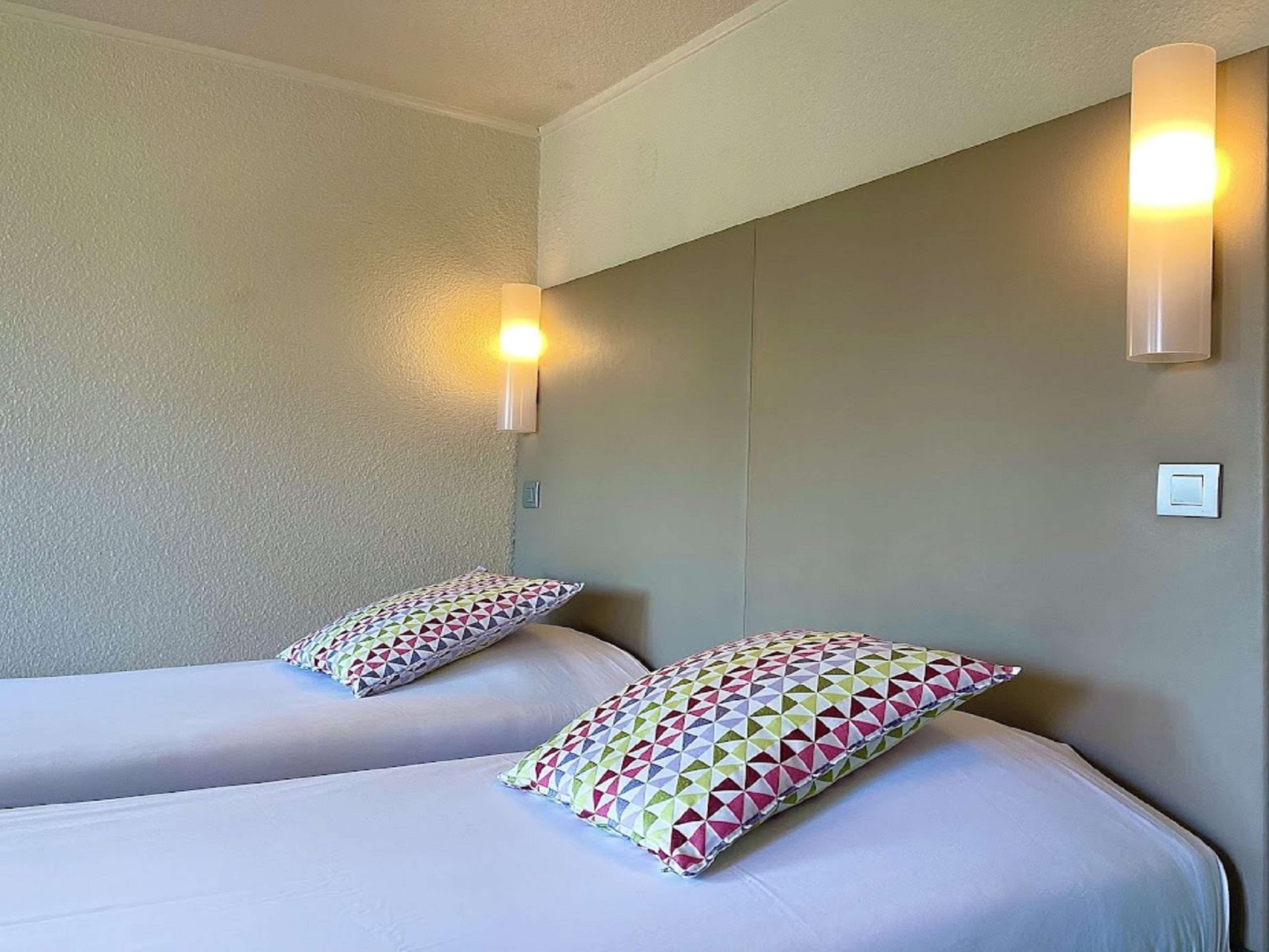 Campanile Saint Quentin Hotel Buitenkant foto