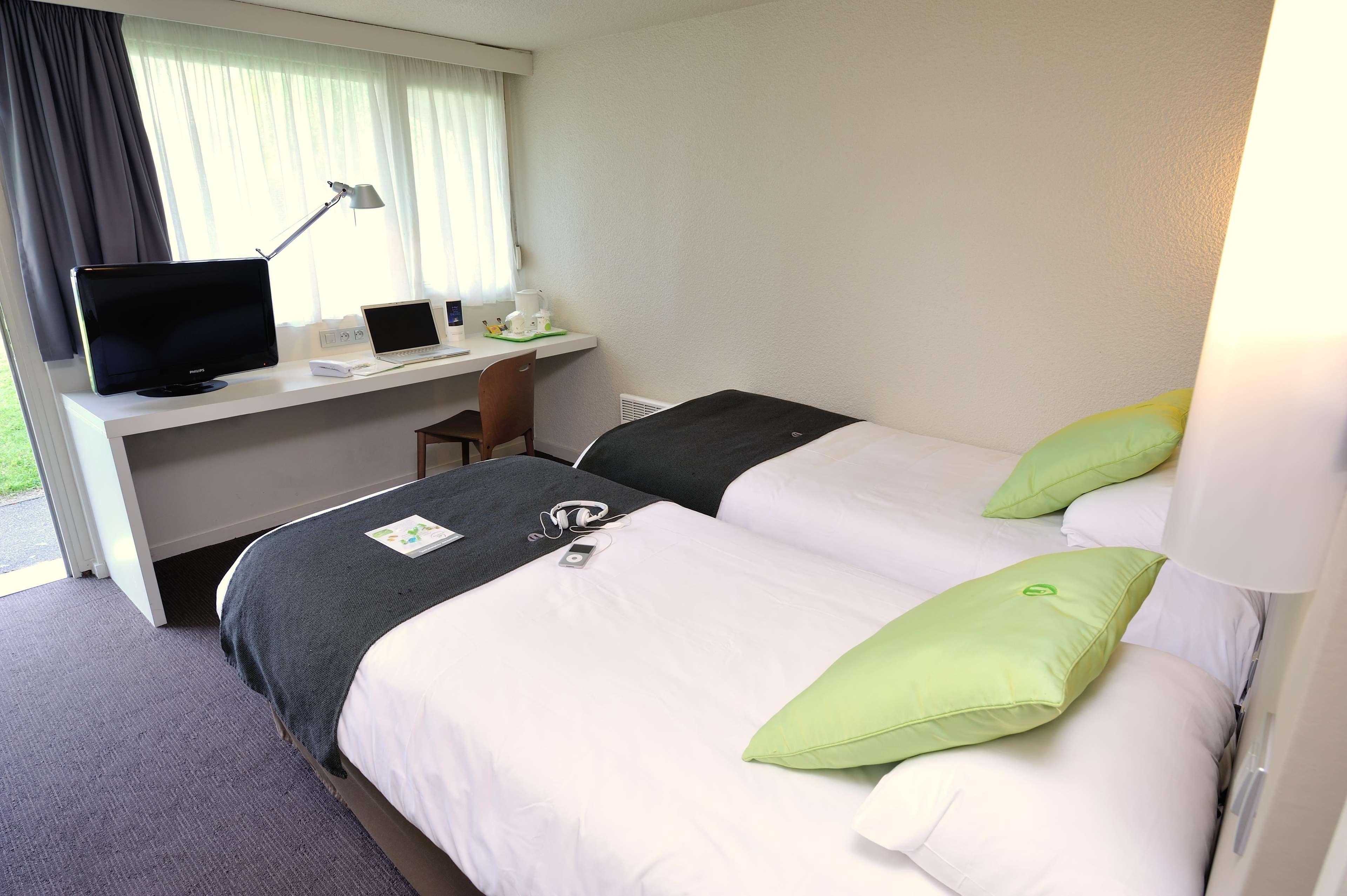 Campanile Saint Quentin Hotel Buitenkant foto