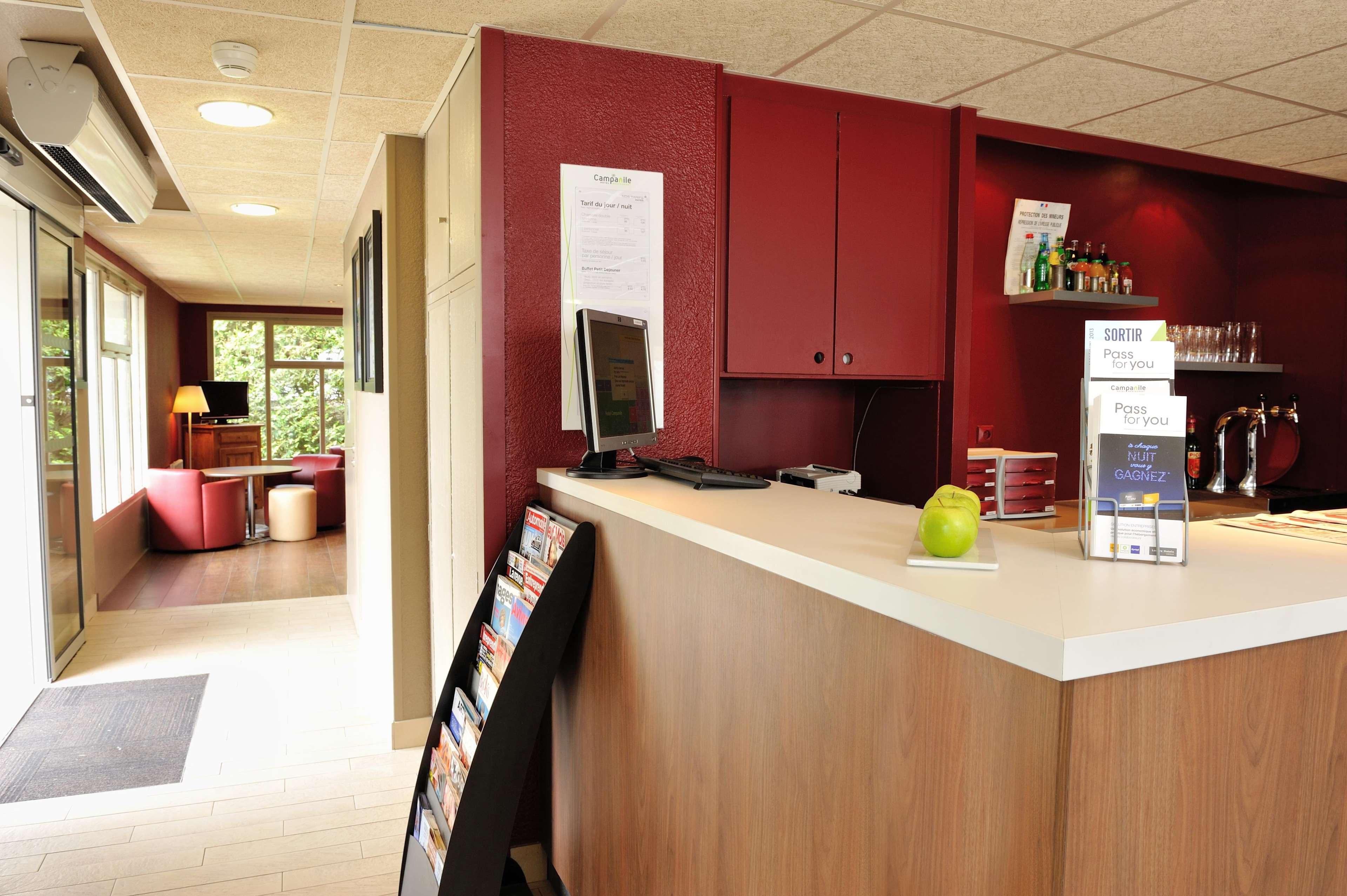 Campanile Saint Quentin Hotel Buitenkant foto