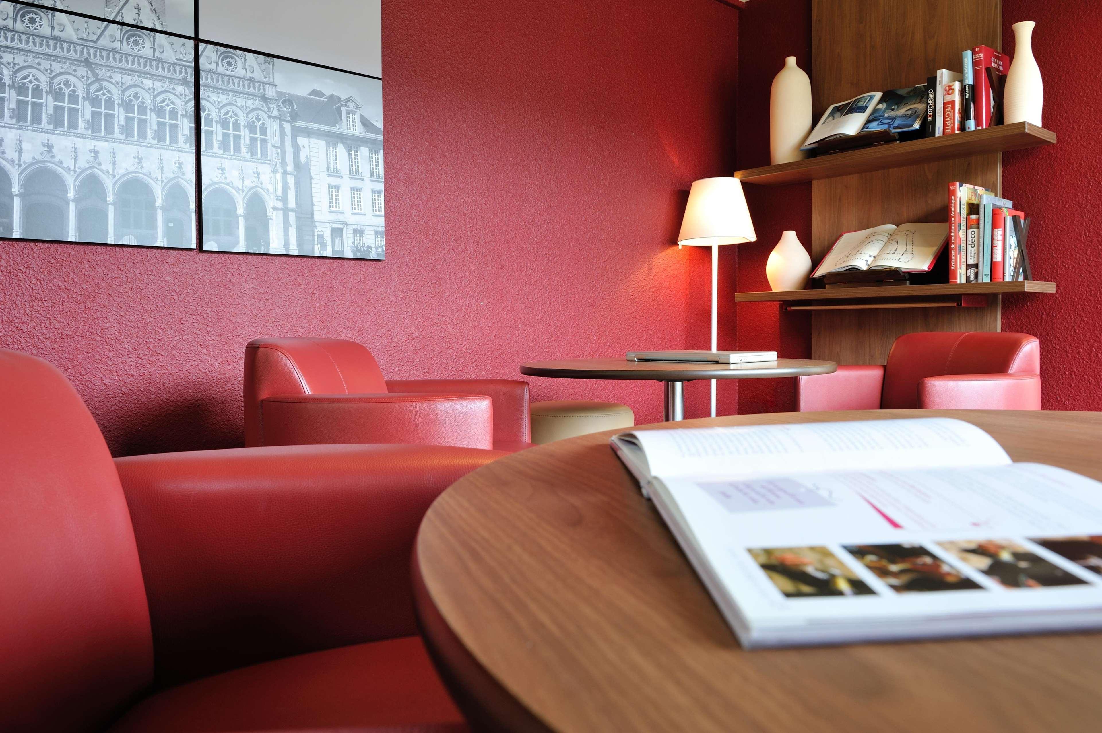 Campanile Saint Quentin Hotel Buitenkant foto