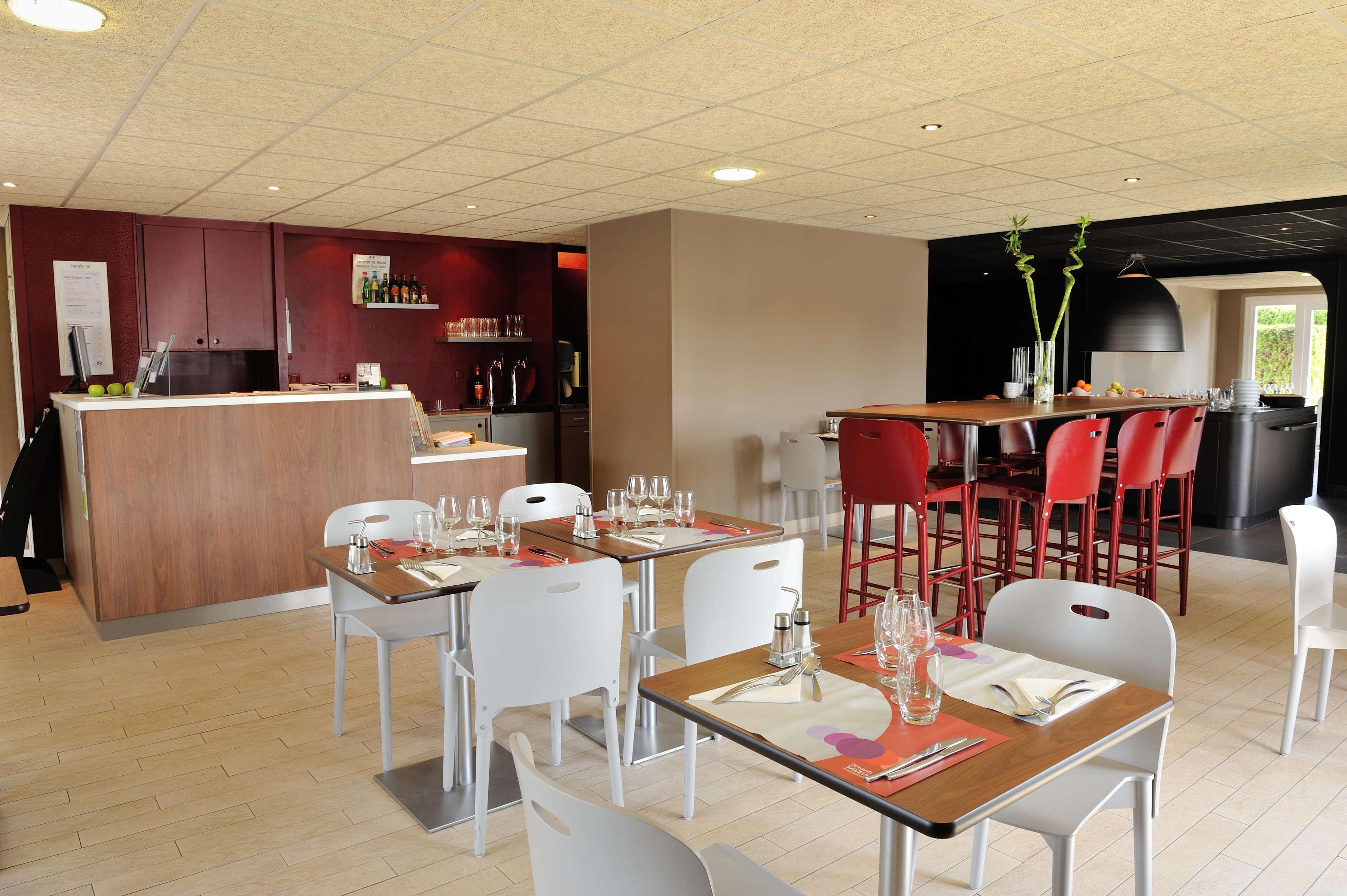 Campanile Saint Quentin Hotel Buitenkant foto