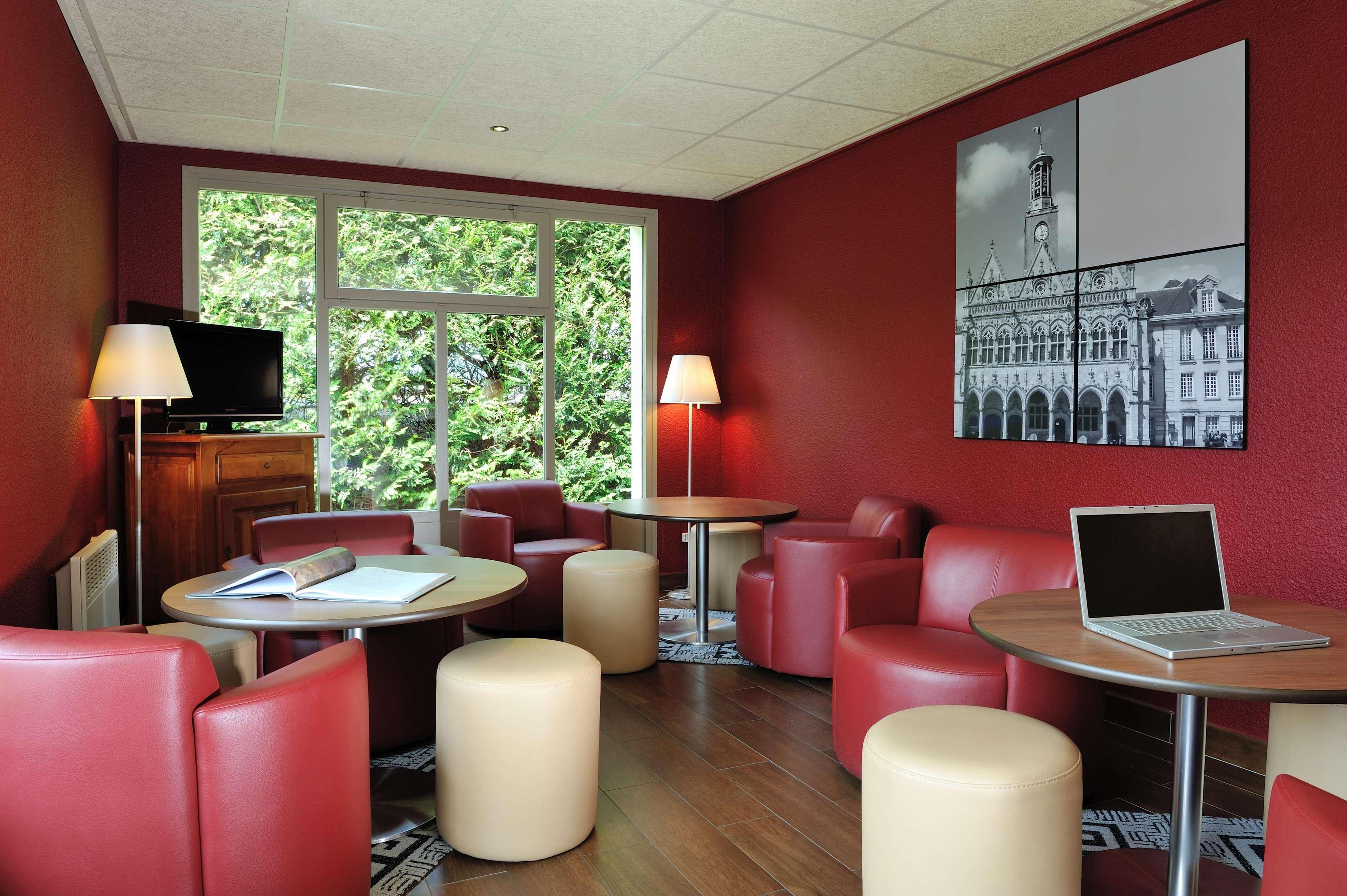 Campanile Saint Quentin Hotel Buitenkant foto