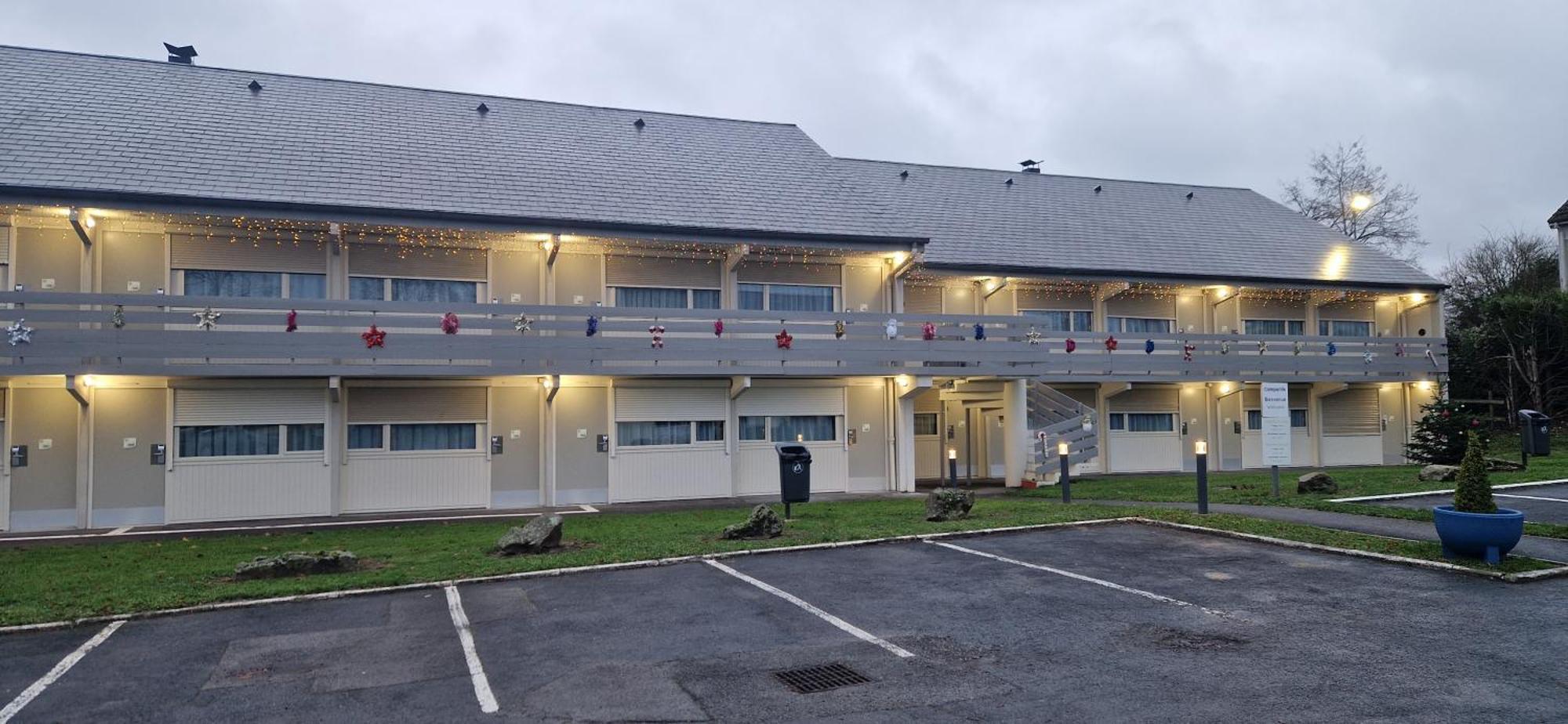 Campanile Saint Quentin Hotel Buitenkant foto