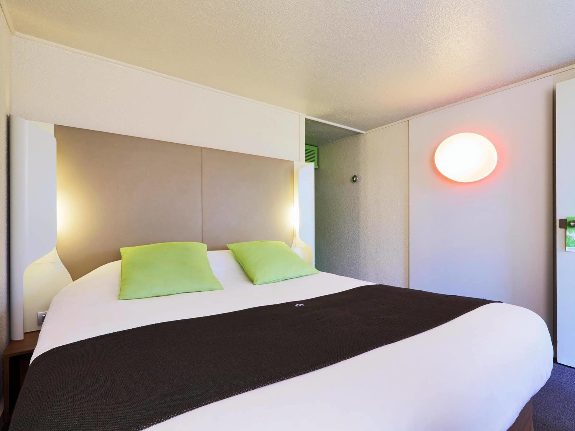 Campanile Saint Quentin Hotel Buitenkant foto