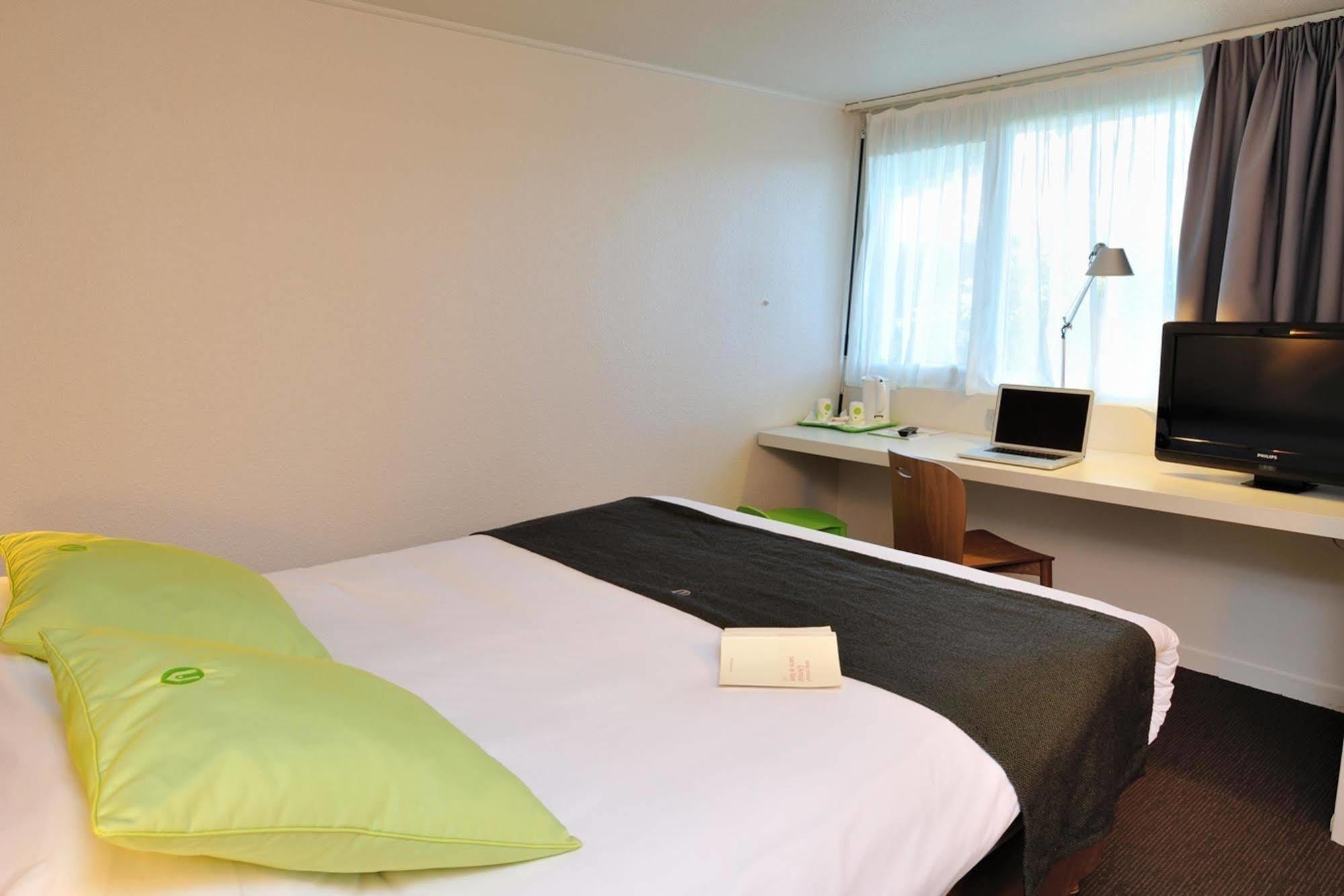 Campanile Saint Quentin Hotel Buitenkant foto
