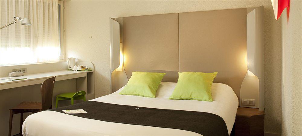 Campanile Saint Quentin Hotel Buitenkant foto